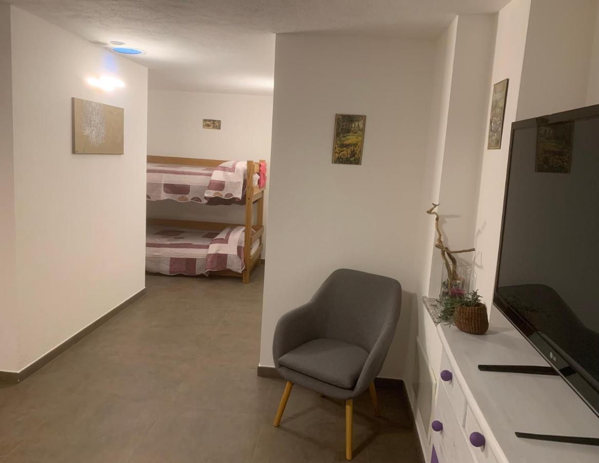 Casa Vacanze Anais Nus Bagian luar foto